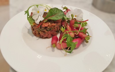 Plat du jour au Bar à Vin : Tartare de thon et petits radis blanchis