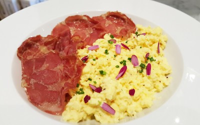 Breakfast time at Côté Mas : scrambled eggs